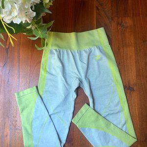 Gym shark leggings